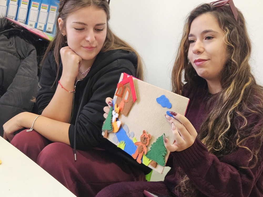 Дванадесетокласници от училище „Никола Вапцаров“ в Никозия, Кипър, влязоха в ролята на учители