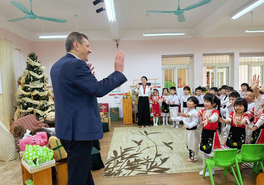 Посланикът на България във Виетнам Павлин Тодоров посети детска градина „Виетнам–България“ в Ханой