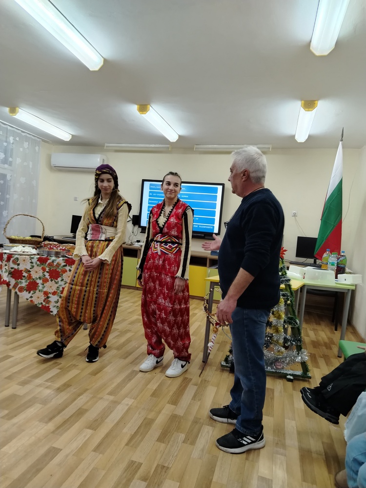 ЦПЛР Център за ученическо техническо и научно творчество – Разград: Общи празници и споделени традиции в една празнична вечер в ЦПЛР - ЦУТНТ