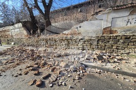 Ловеч - паднала ограда - казарма