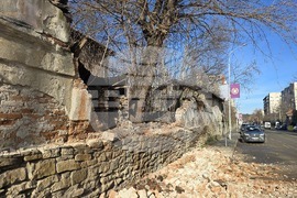 Ловеч - паднала ограда - казарма