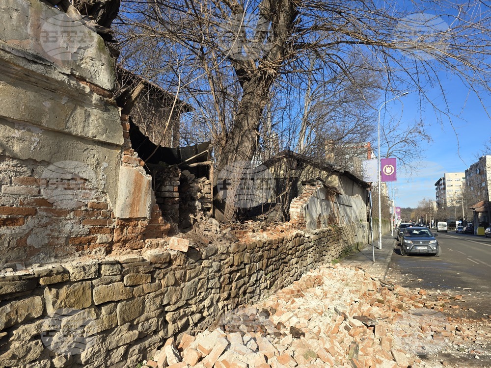 Ловеч - паднала ограда - казарма