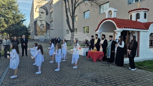  Параклис и СТЕМ кабинет откриха в Средно училище „Васил Левски“ в град Гълъбово, Старозагорско