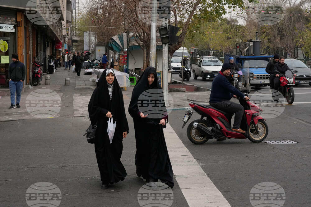 Иран официално разреши на жените да управляват двуколесни моторни превозни средства