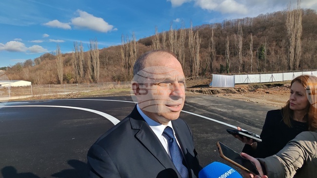 Законът за обществения транспорт предвижда пътническите услуги да се контролират с телематични средства, каза Гроздан Караджов