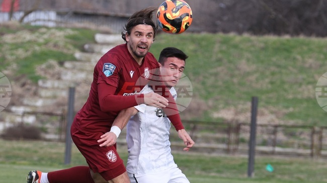 Фратрия се отдалечи още повече от директната промоция за Първа лига след домакинско поражение от Севлиево