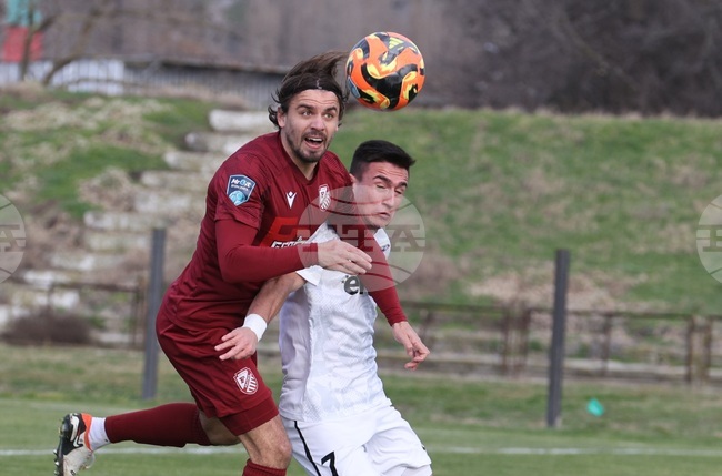 Фратрия се отдалечи още повече от директната промоция за Първа лига след домакинско поражение от Севлиево