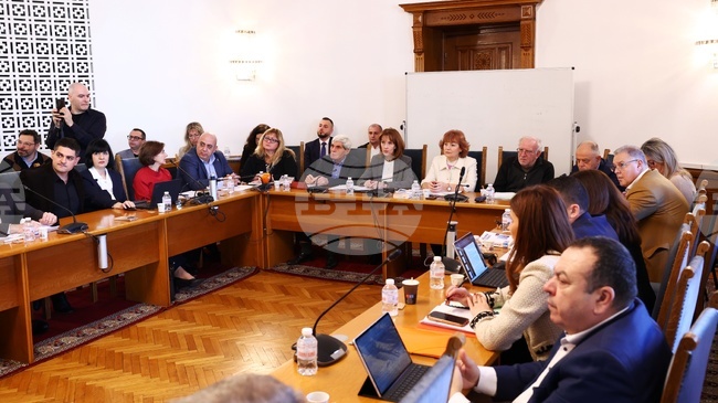 Правната парламентарна комисия обсъжда промени в Изборния кодекс