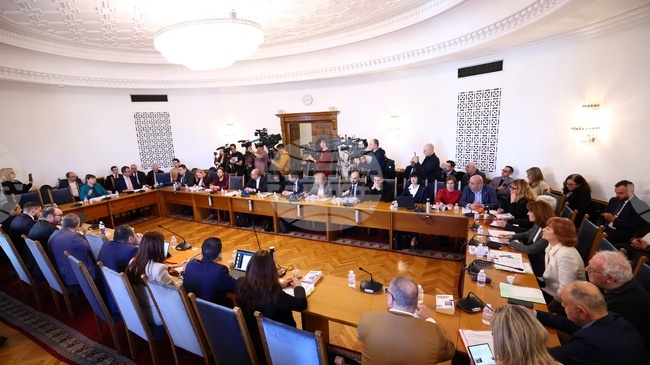 Депутатите обсъдиха въвеждане на 100% машинно гласуване, „Възраждане“ предложиха хартията да се запази само в секции с под 100 избиратели