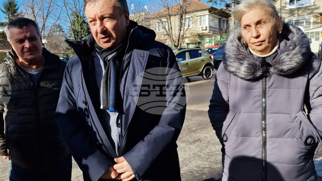 Кметът на Шумен и представители на фирмата изпълнител откриха ремонтирани участъци от ул. "Дедеагач" в квартал "Тракия"