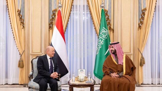 САБА: Президентът на Йемен обсъди засилване на партньорството със саудитския министър на отбраната 