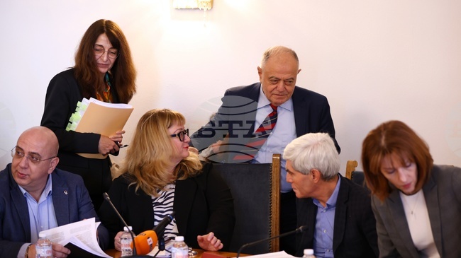 Министерският съвет упражнява контрол върху съхранението на оптичните устройства за сканиране на бюлетини, реши на второ четене правната комисия 