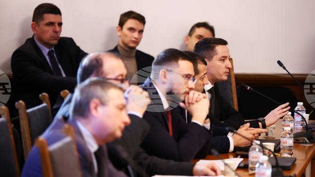 Парламентарната правна комисия отхвърли законопроекта на ПП-ДБ за промени в Изборния кодекс, който предвиждаше 100% машинно гласуване