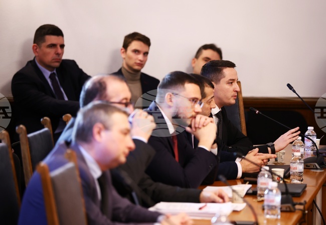 Парламентарната правна комисия отхвърли законопроекта на ПП-ДБ за промени в Изборния кодекс, който предвиждаше 100% машинно гласуване