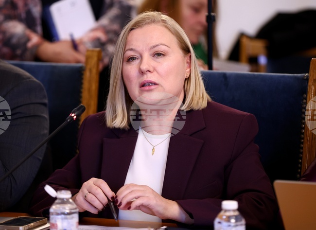 Нашите позиции са ясни, предстои Румен Радев да заяви своите, каза Надежда Йорданова от ПП-ДБ за оставката на държавния глава