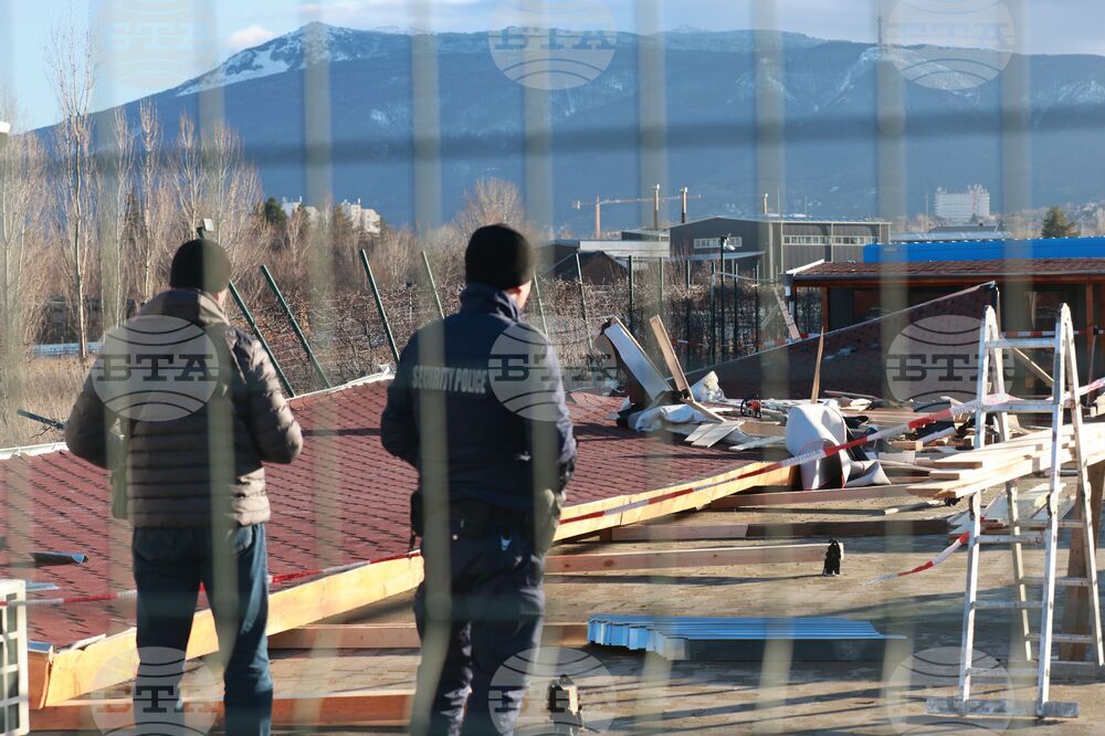 Столица - инцидент - срутен навес