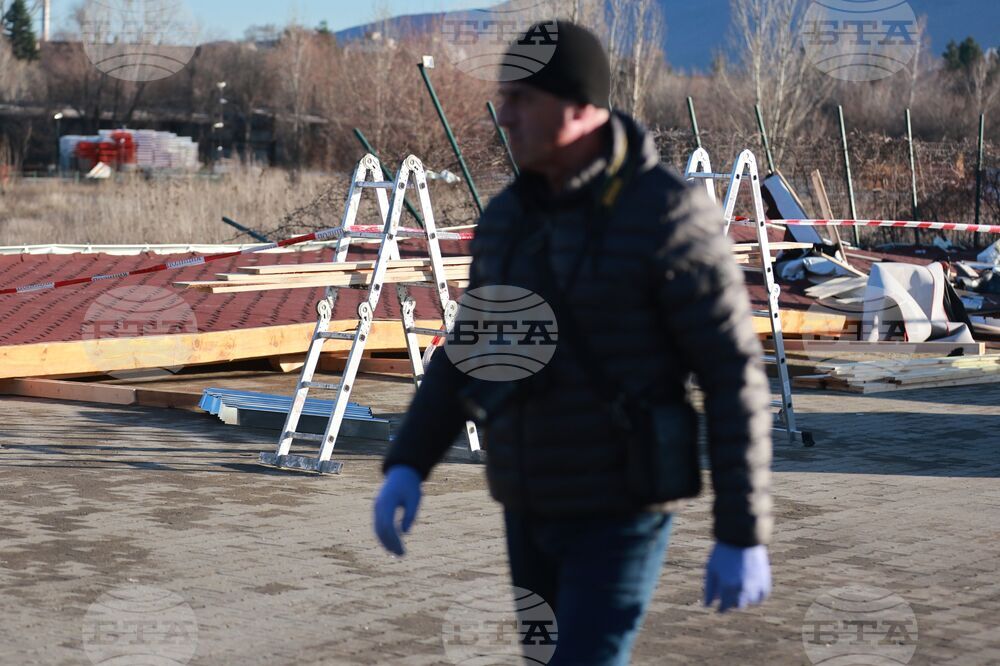 Столица - инцидент - срутен навес