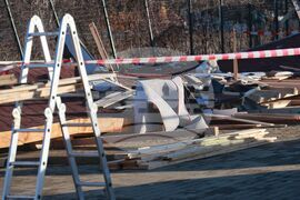 Столица - инцидент - срутен навес