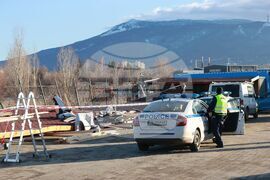 Столица - инцидент - срутен навес