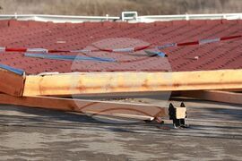 Столица - инцидент - срутен навес