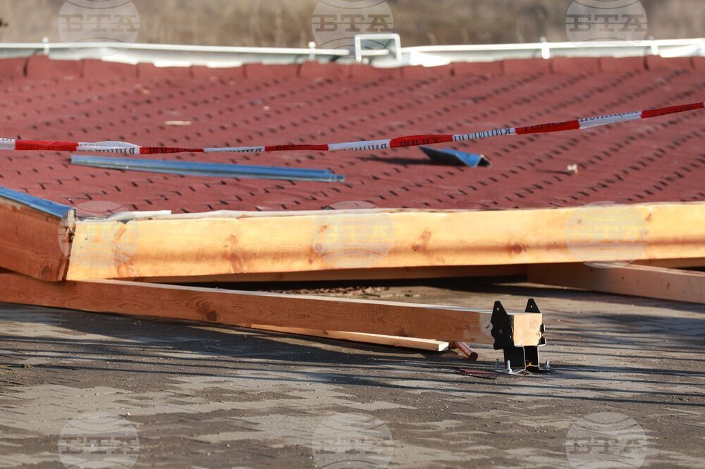 Столица - инцидент - срутен навес