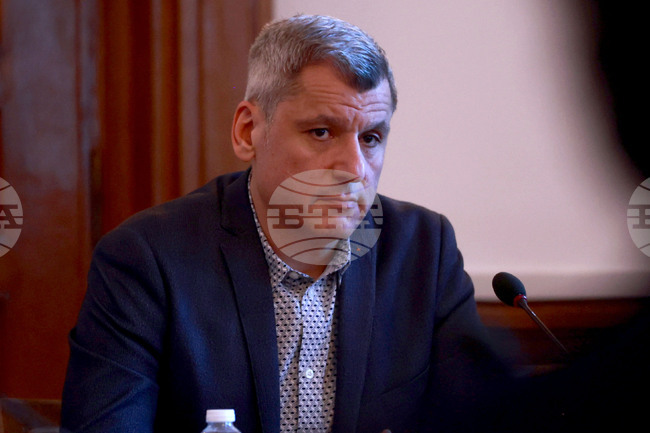 От месеци Министерството на културата полага усилия за трайно и справедливо решение за системата за колективно управление на права, каза Георги Султанов