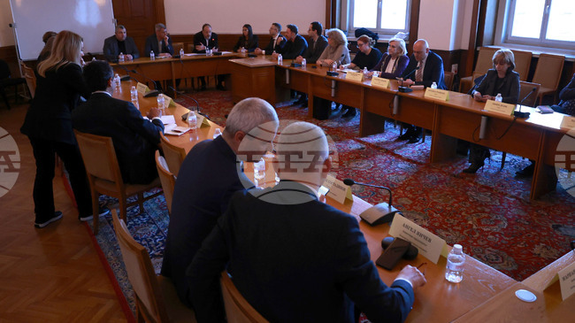 Владимир Владимиров от ПРОФОН предложи да се създаде методология, по която да се изчислява тарифа за препредаването на аудиовизуални произведения