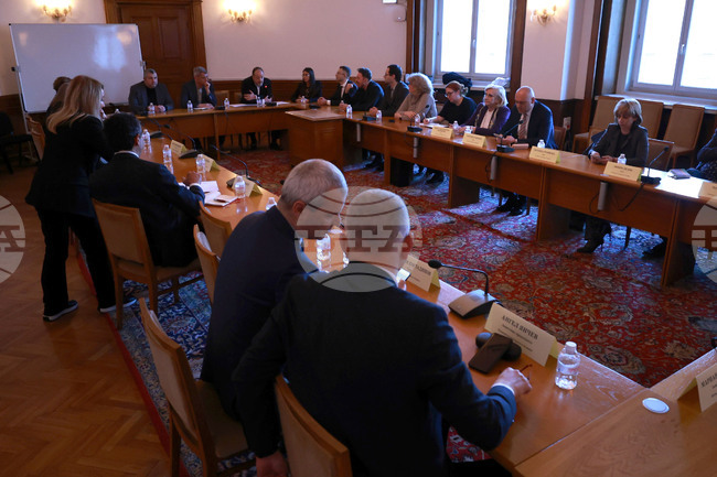 Владимир Владимиров от ПРОФОН предложи да се създаде методология, по която да се изчислява тарифа за препредаването на аудиовизуални произведения