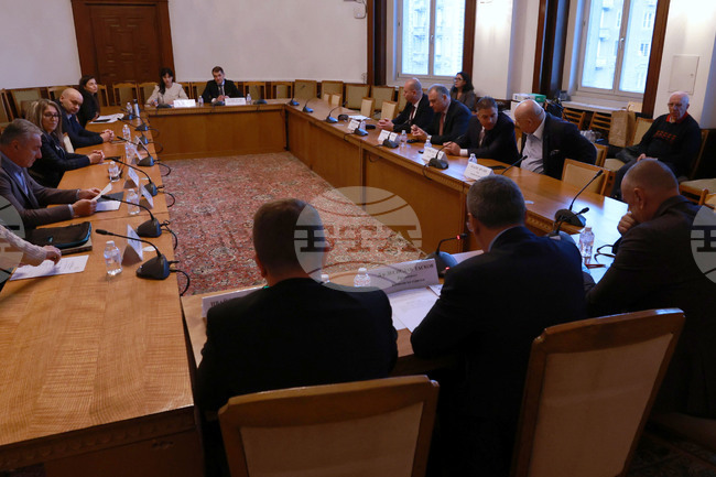 Ресорната парламентарна комисия прие на първо четене нормативни промени за статута на рибарското селище "Ченгене скеле" и наредбата за свободното къмпингуване