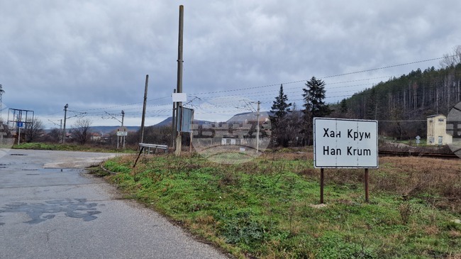 Участък при стария път между Шумен и с. Хан Крум е залят от значително количество вода