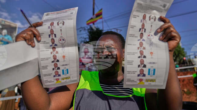 Дългогодишният президент на Уганда Йовери Мусевени води убедително на изборите