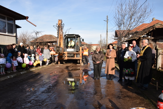 Областна администрация Видин: Областният управител присъства на официалното откриване на строителни дейности в с. Неговановци