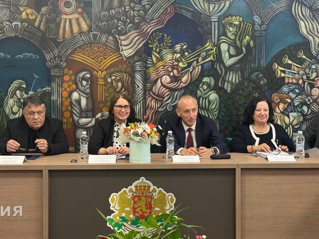 Министерство на образованието и науката: Стипендии от 665 евро за най-талантливите ученици, които останат да следват в България