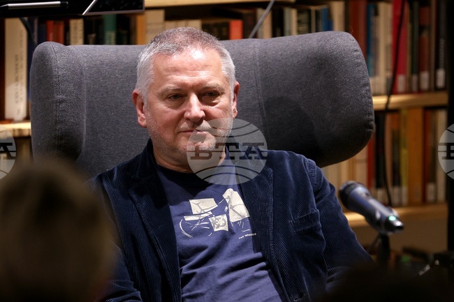 Либретото към „Космическа опера“, написано от Георги Господинов, излезе в САЩ като самостоятелно издание 