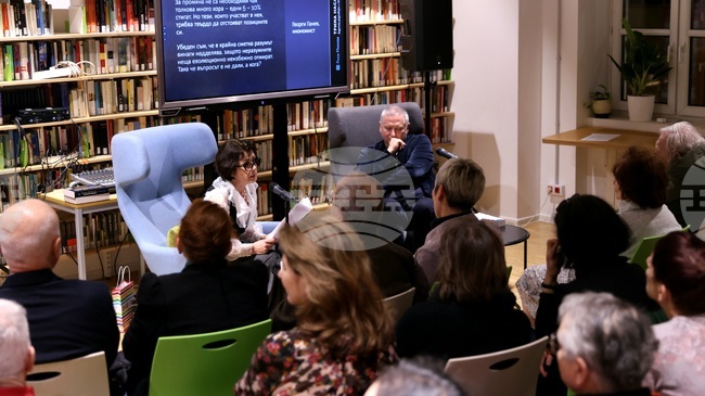 Всеки говори, но сме спрели да си говорим, каза Георги Господинов на представянето на книгата с разговори по Макс Фриш на Роси Михова