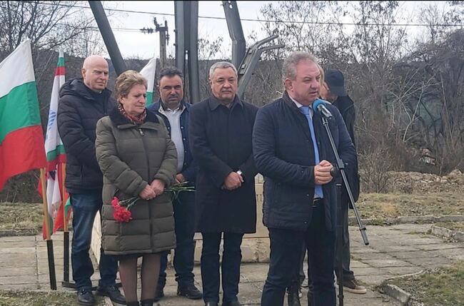 ПП “Консервативна България”: Членове на Консервативна България почетоха жертвите от атентата на Буново