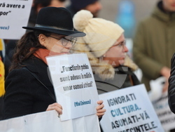 Румъния - Букурещ - синдикати в културата - протест