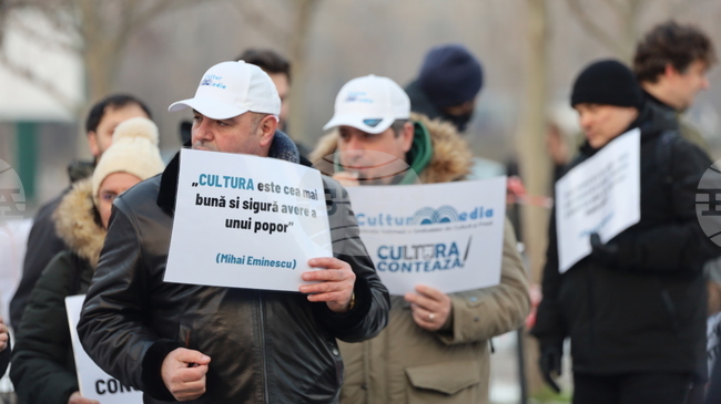 Хиляди хора искат в петиция уволнението на румънския министър на културата Андраш Деметер; протестите в сектора продължават вече седмица