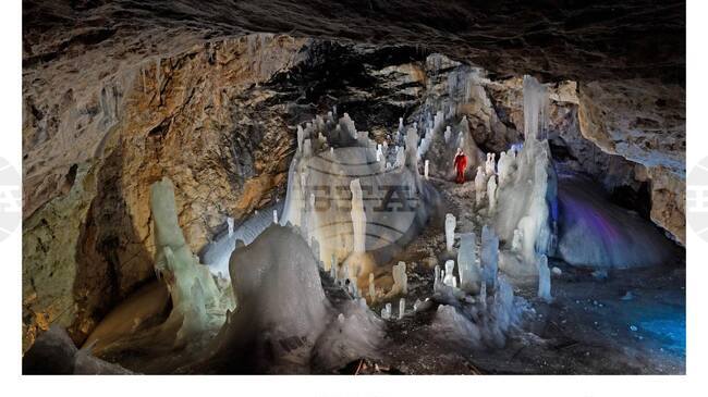 Аджерпрес: Фотоизложбата „Апусени, страната на камъните“ беше открита в Националния ден на културата на Румъния