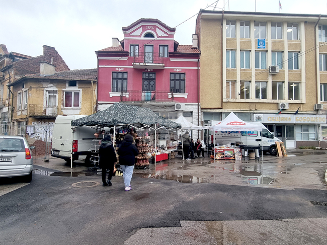 Общински съвет Бобошево реши месечните отчисления от такса смет за 2026 г. да останат по сметката на Общината