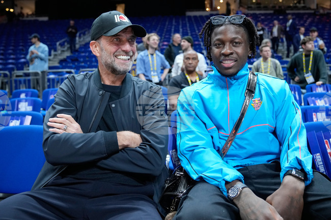 Клоп присъства на мъжката щафета по биатлон на Олимпийските игри