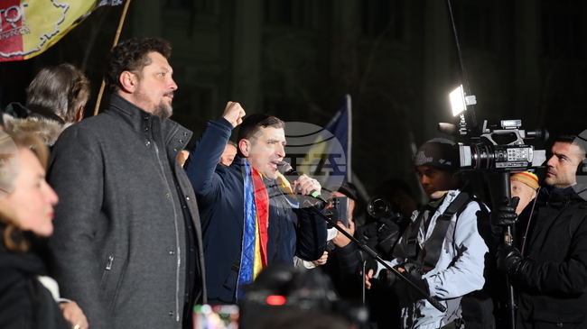 Протести на суверенистки групи изкара хиляди хора на улицата в Букурещ тази вечер