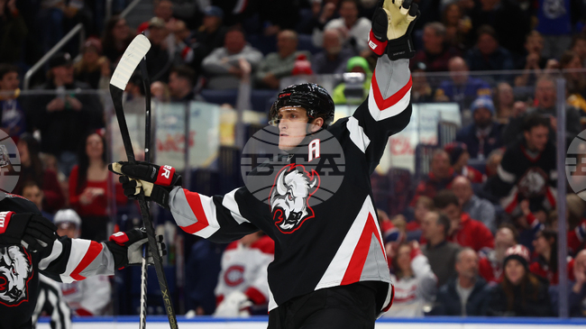 Тейдж Томпсън реализира хеттрик и завърши с пет точки при успеха на Бъфало над Монреал в НХЛ