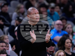 Bucks Spurs Basketball