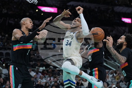 APTOPIX Bucks Spurs Basketball