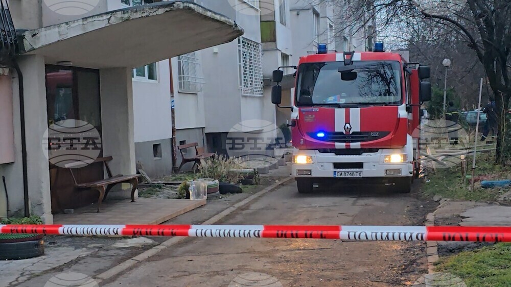 Жена почина от задимяване заради пожар в жилищна сграда, пострадали са още две деца и двама възрастни