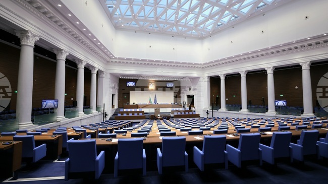 Вицепремиерите в оставка Томислав Дончев и Гроздан Караджов ще участват в блиц контрола в парламента