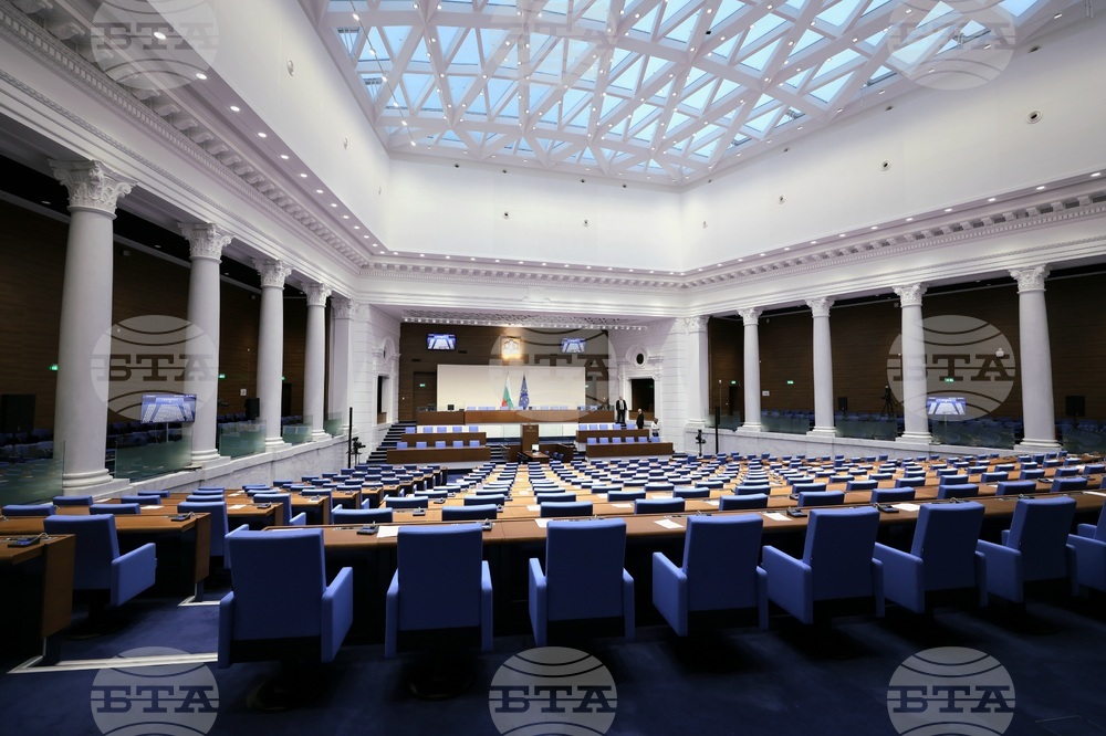 Вицепремиерите в оставка Томислав Дончев и Гроздан Караджов ще участват в блиц контрола в парламента