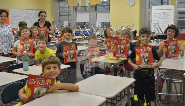 Осигуряването на безплатни учебници за българските училища в чужбина обсъдиха членове на Асоциацията на българските училища в чужбина с МОН