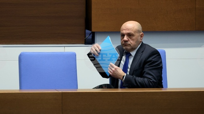 Изборната технология не трябва да подменя сблъсъка на политическите идеи и дебат, каза вицепремиерът в оставка Томислав Дончев в парламента 